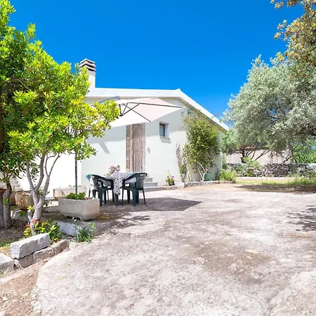 Rose's House בית נופש Trinità dʼAgultu